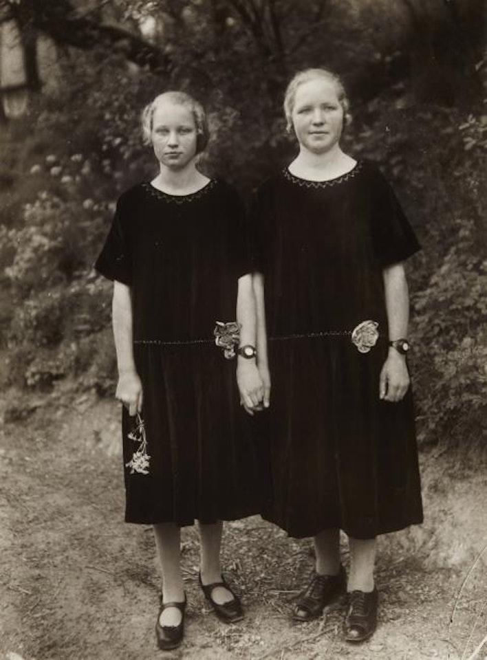 Bauernmädchen by August Sander