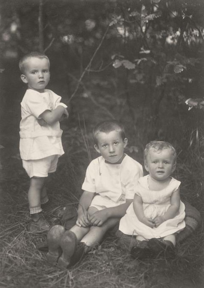 Kinder, Oberölfen, Westerwald by August Sander