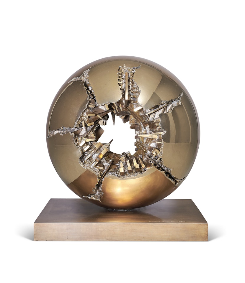 Sfera con perforazione by Arnaldo Pomodoro