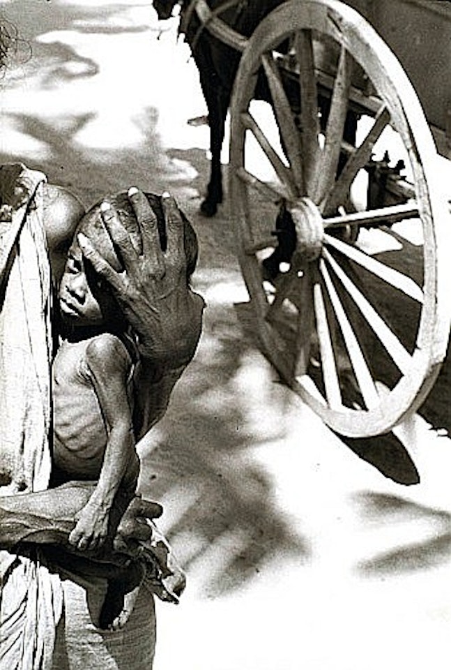 L'homme et la machine, Madura, Indes by Henri Cartier-Bresson