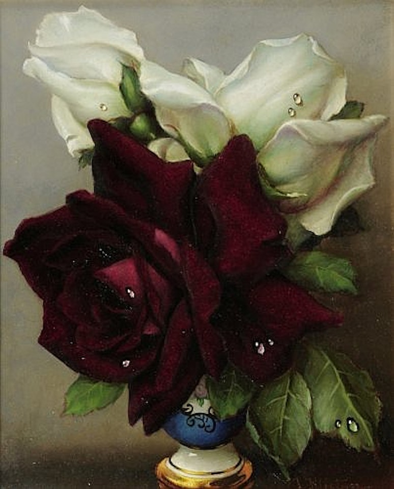 Petit bouquet de roses dans un vase by Irene Klestova