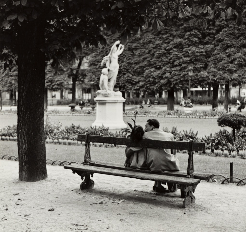 Couple kissing, Paris by André Kertész