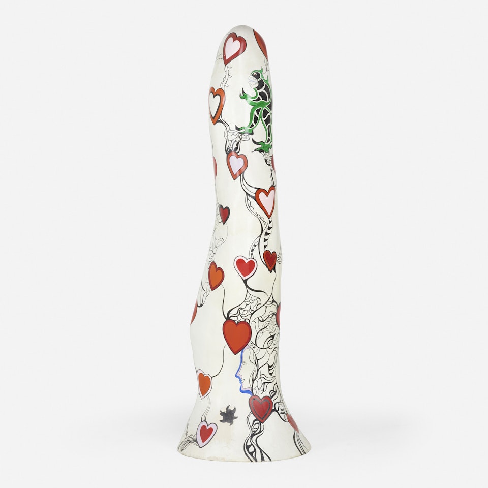 Obélisque aux cœurs rouges by Niki de Saint Phalle
