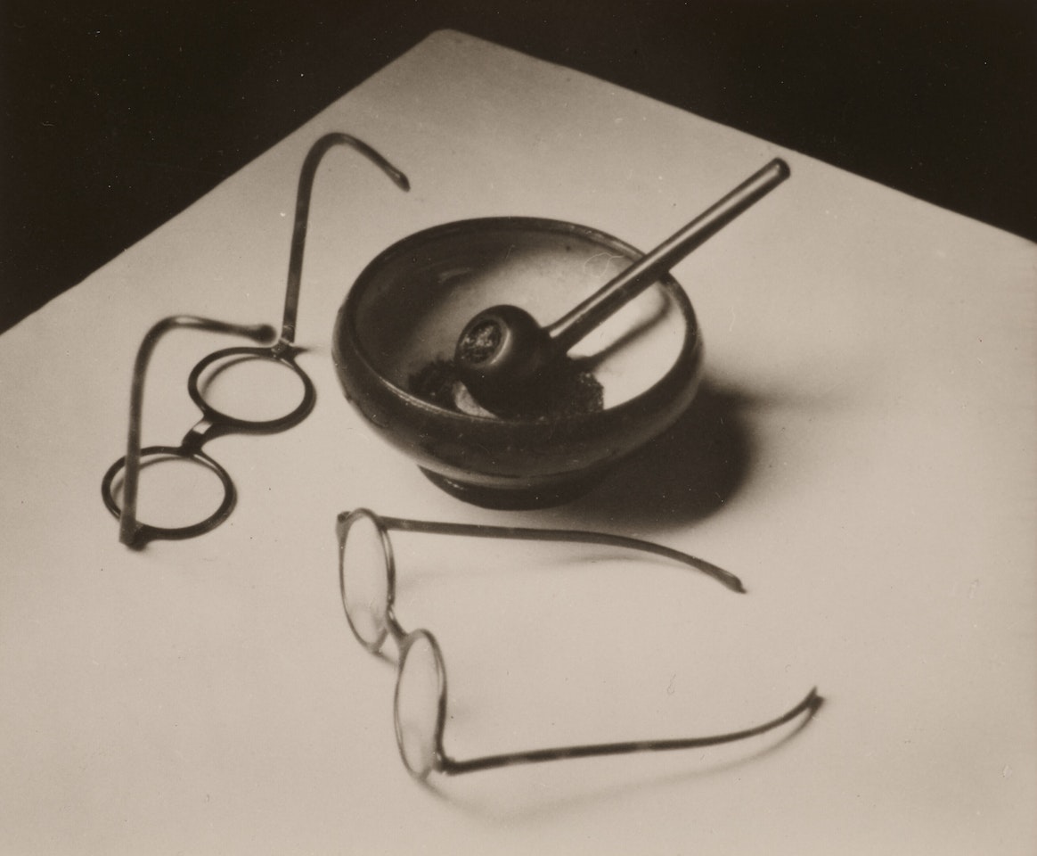Nature morte, Chez Mondrian, 1926 by André Kertész