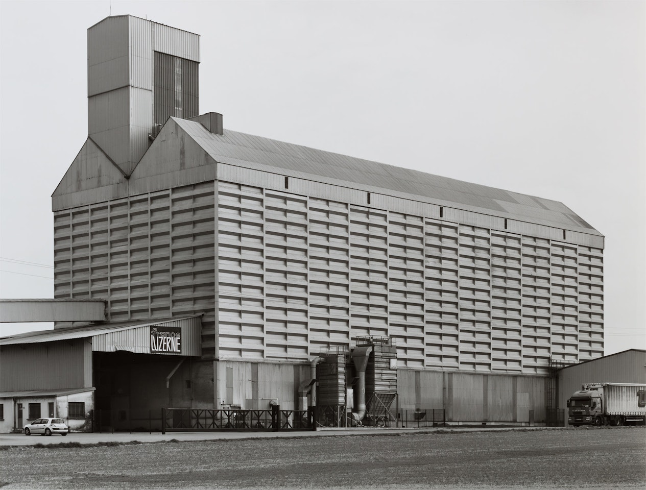 Grain Elevator (Getreideheber), Coolus, Châlons-en-Champagne, F by Bernd & Hilla Becher