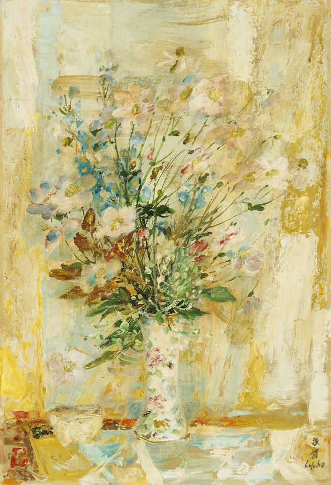 Flowers in a vase by Le Pho