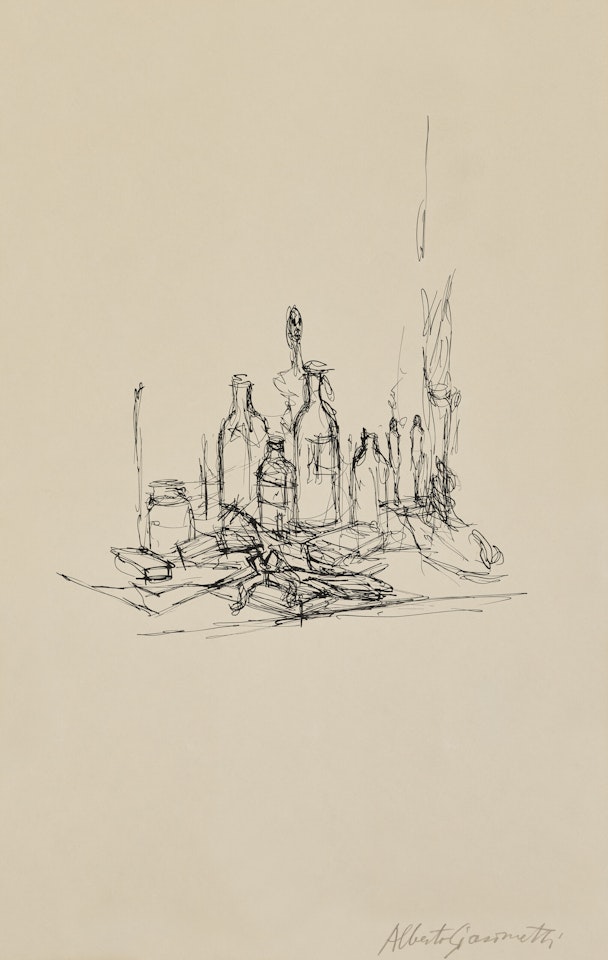 Sculptures et bouteilles sur la table de l'atelier by Alberto Giacometti