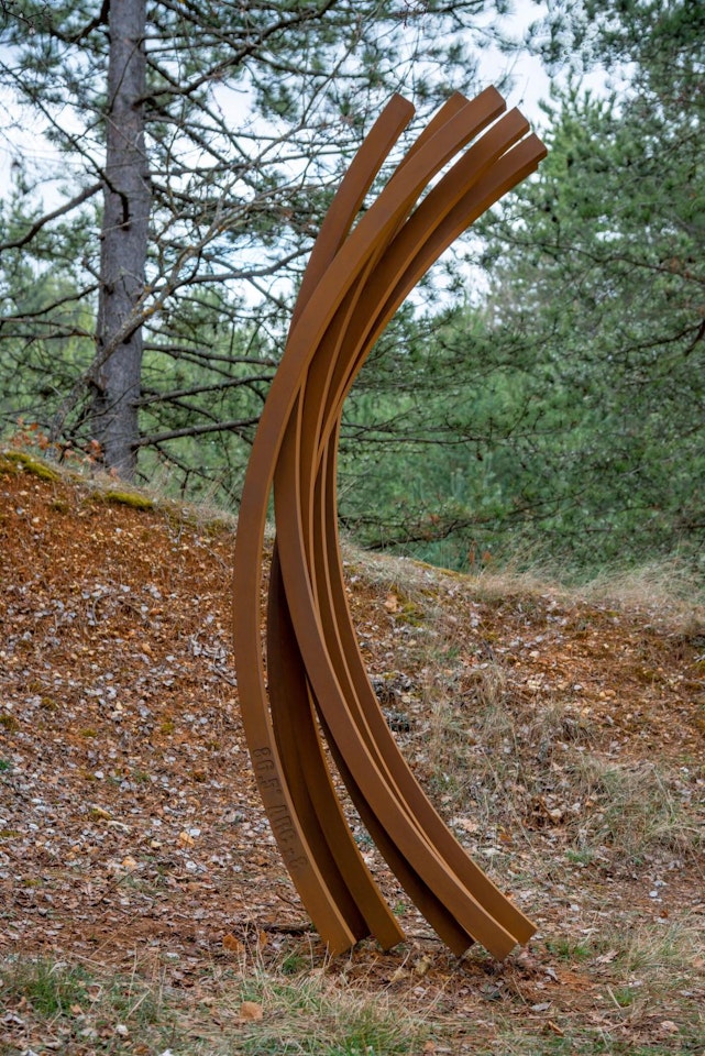 86.5° ARC x 8 by Bernar Venet