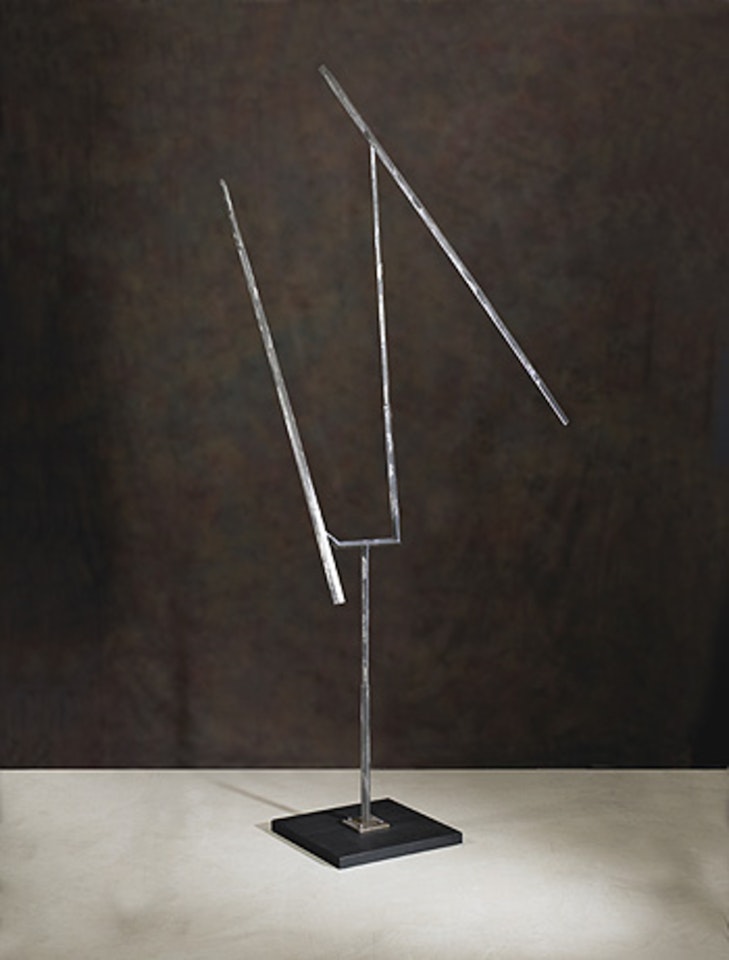 One up one down, eccentric with acute angle, variation III by George Rickey