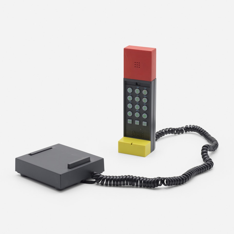 Enorme telephone by Ettore Sottsass