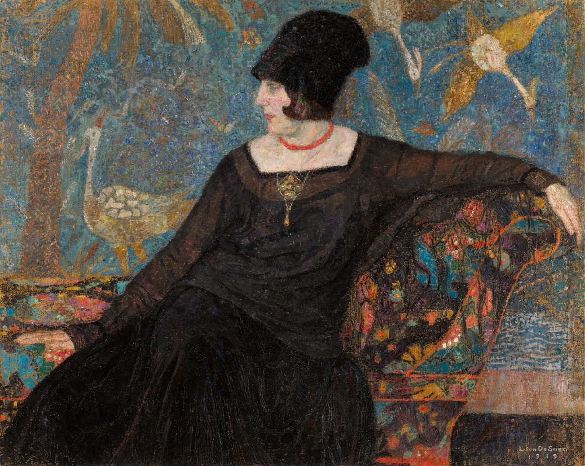 Elégante sur un fauteuil by Leon de Smet
