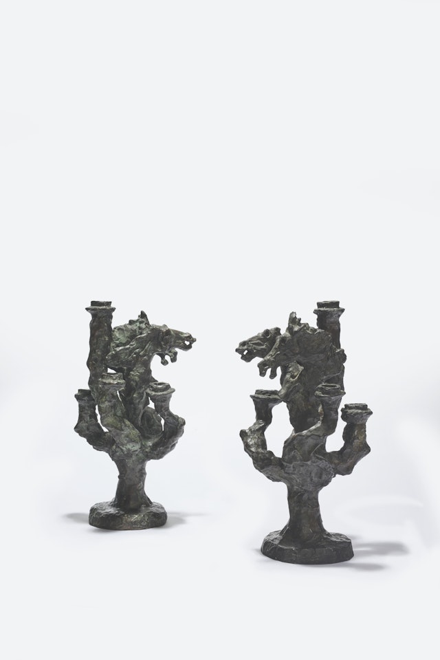 PAIRE DE CHANDELIERS 'À DEUX TÊTES DE CHEVAL ET À CINQ BRANCHES' by Diego Giacometti