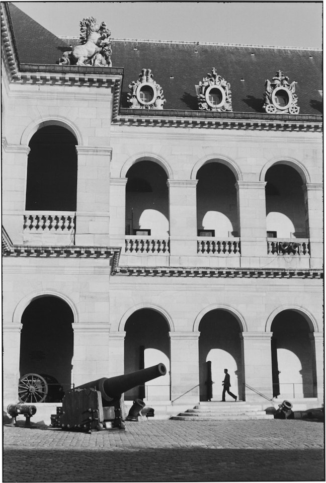 Hôtel des Invalides, Paris by Henri Cartier-Bresson
