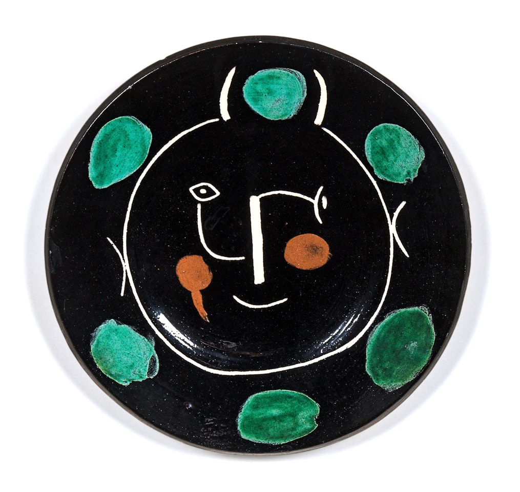 Service visage noir (plate E) by Pablo Picasso