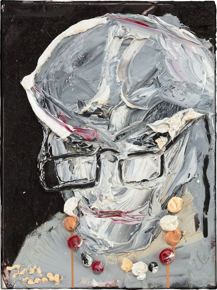 Goldmutter mit schwarzer Brille, braunlich-bunter Perlenkette und röttlicher Augenbraue by Jonathan Meese