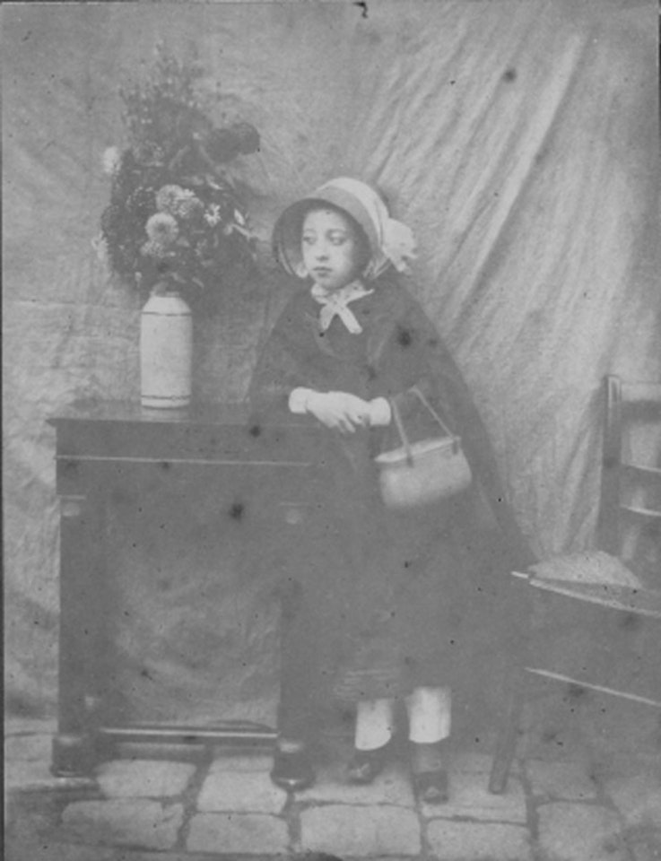 Petit fille au bouquet by Hippolyte Bayard