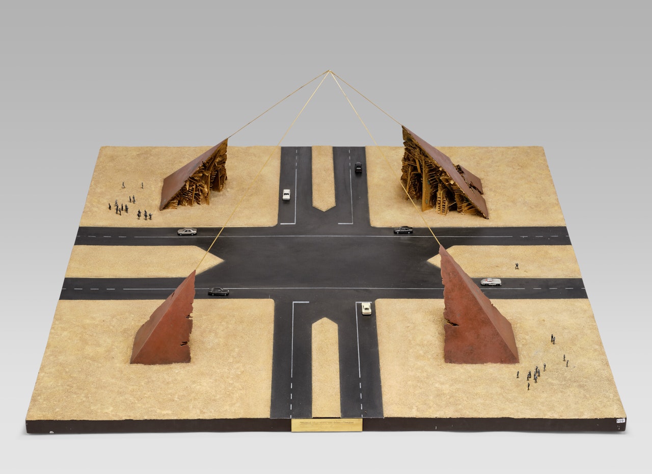 Piramide della mente by Arnaldo Pomodoro