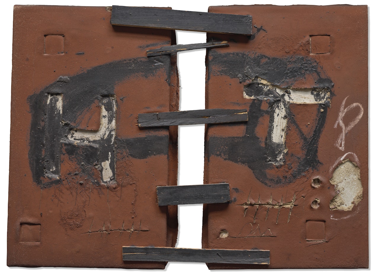 Petit marron en deux parties by Antoni Tapies