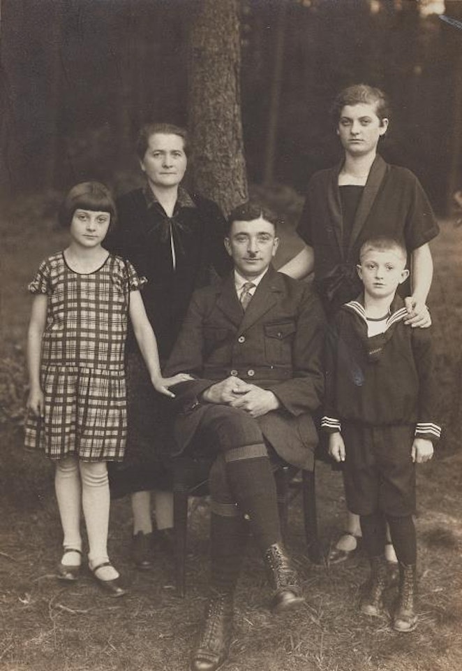 Family portrait from Stürzelbach/Westerwald by August Sander
