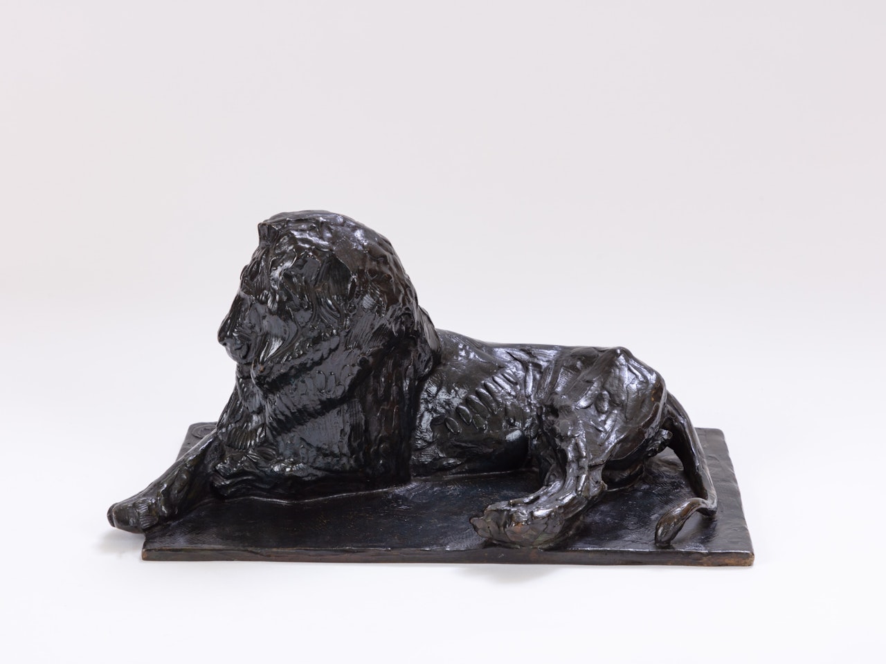 Grand Lion couché, petit modèle by Rembrandt Bugatti