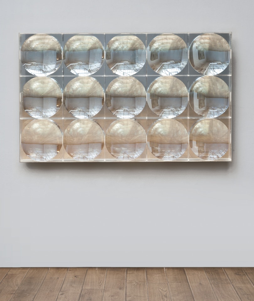 OHNE TITEL (SPHÄRISCHES HOHLSPIEGELOBJEKT) by Adolf Luther