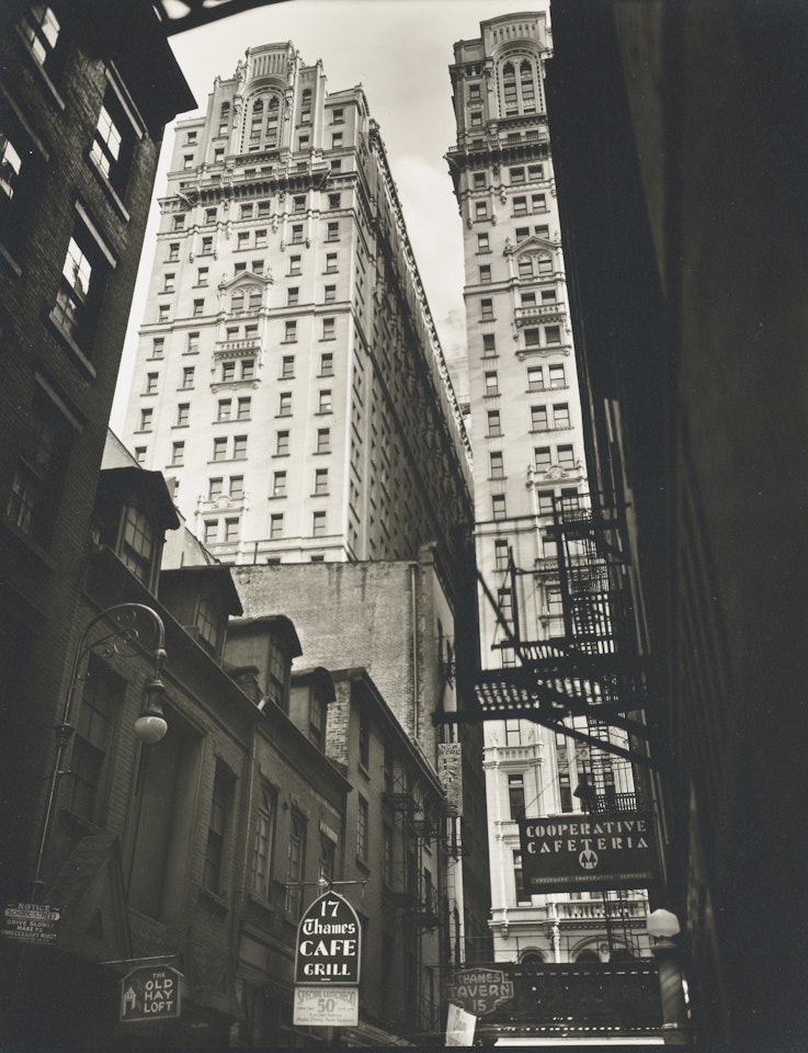 VISTA: THAMES STREET' by Berenice Abbott