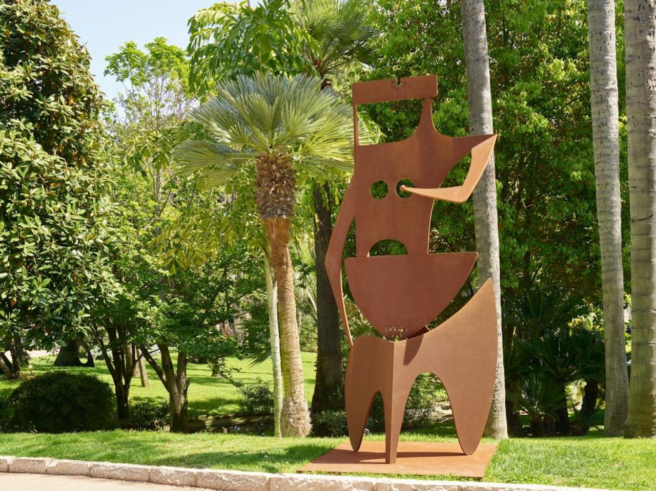 Lolita square by Philippe Hiquily