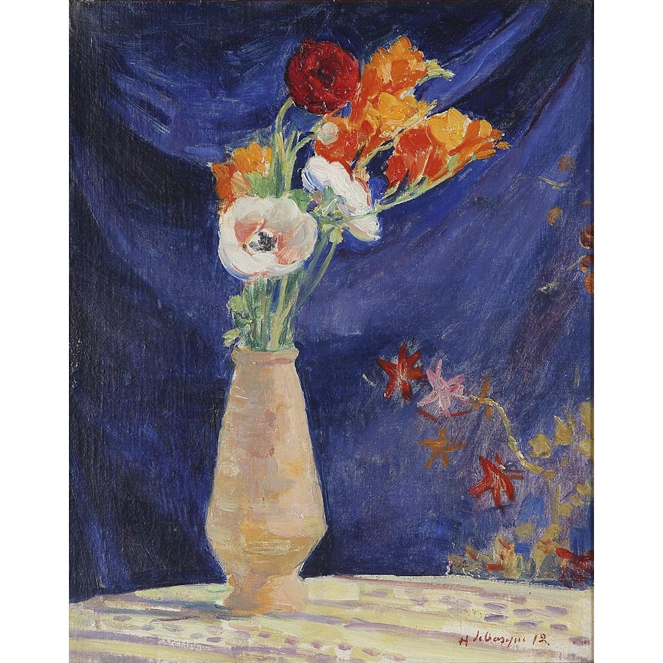 Vase d"anémones sur fond bleu by Henri Lebasque