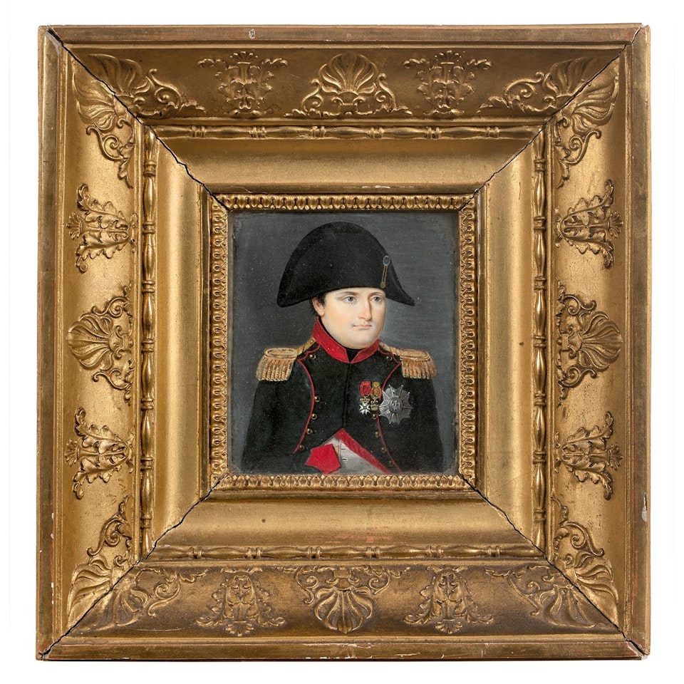 Portrait de Napoléon en uniforme de grenadier de la Garde impériale, la main dans son gilet by French School
