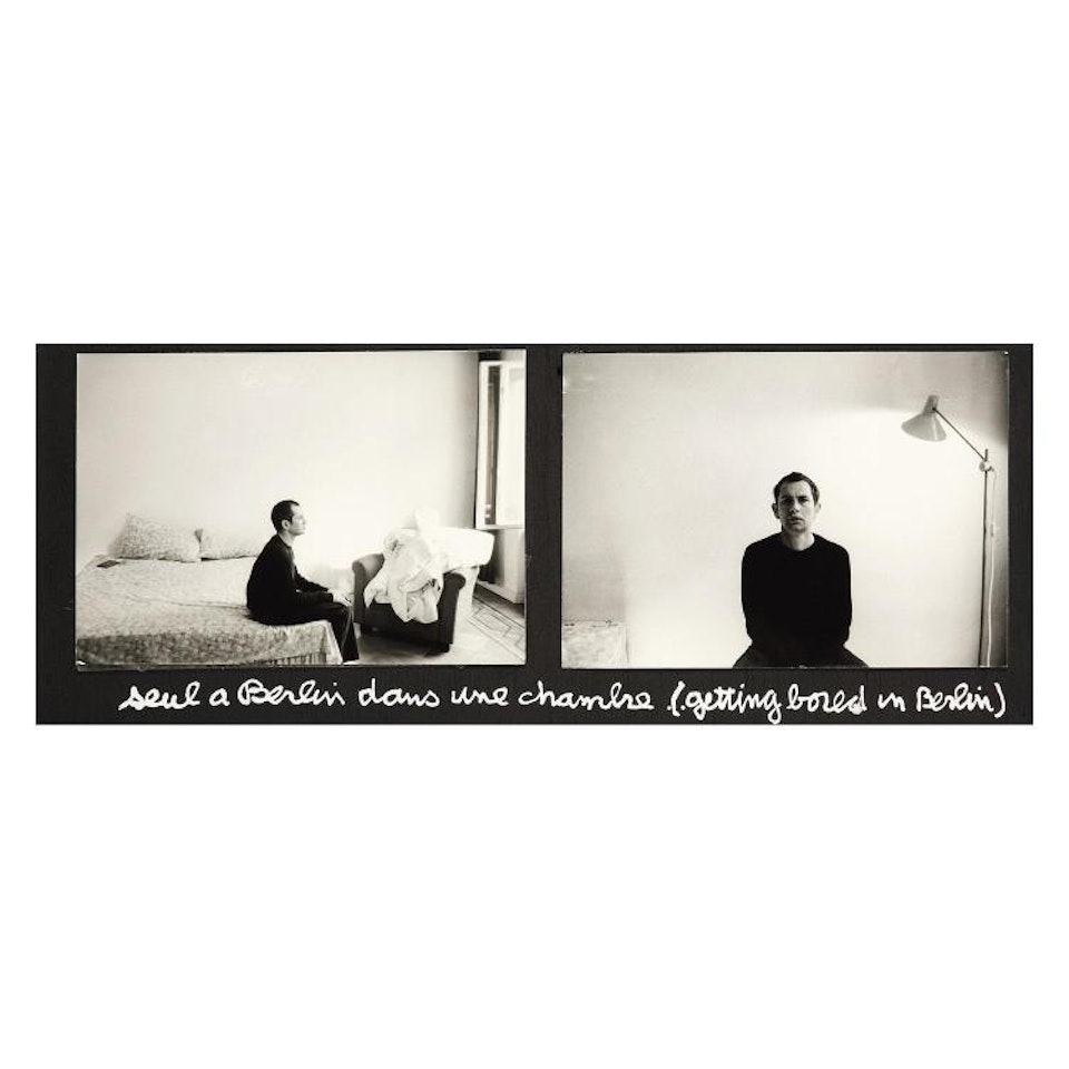 Seul a Berlin dans une chambre by Ben Vautier