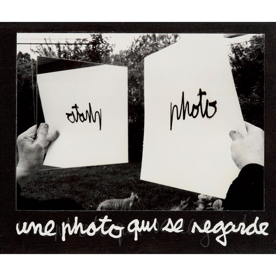 UNE PHOTO QUI SE REGARDE by Ben Vautier