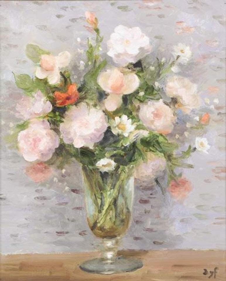 Roses blanches et roses dans un verre de mariée by Marcel Dyf
