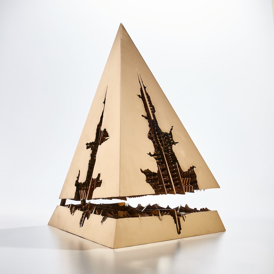 Asse del movimento I by Arnaldo Pomodoro