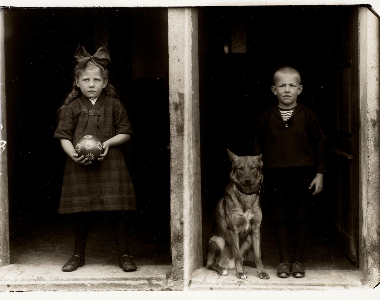 Bauernkinder (Peasant Children, Westerwald) by August Sander