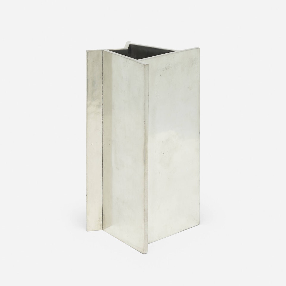 Aqua di Lago vase from the Just for Flowers collection
Numa by Ettore Sottsass