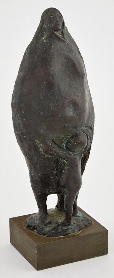 Madre con Niño de Pie by Francisco Zuñiga