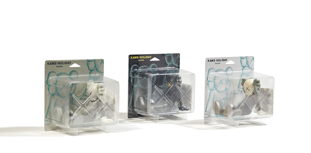 Holiday Taipei (set de 3 / grey, black and brown) by Kaws