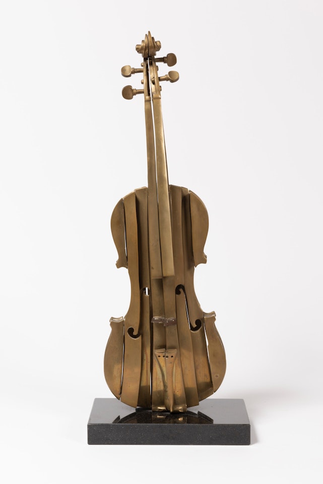 Pizzicato omaggio a Boccioni by Arman