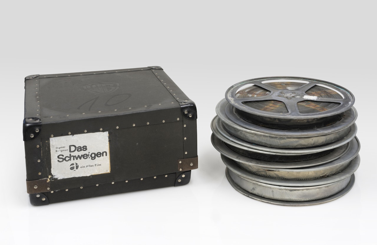 Das Schweigen by Joseph Beuys