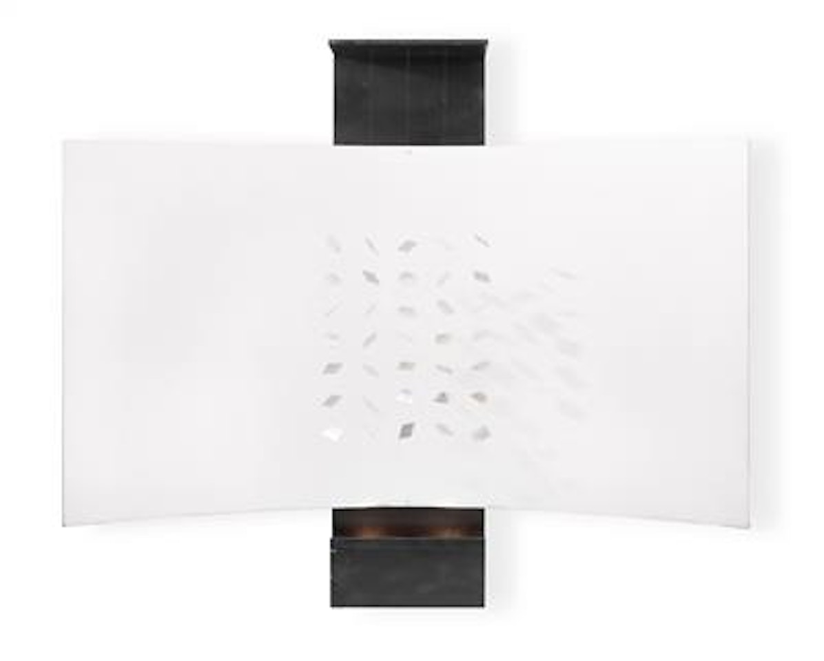 Continuel Lumière-écran curve by Julio Le Parc