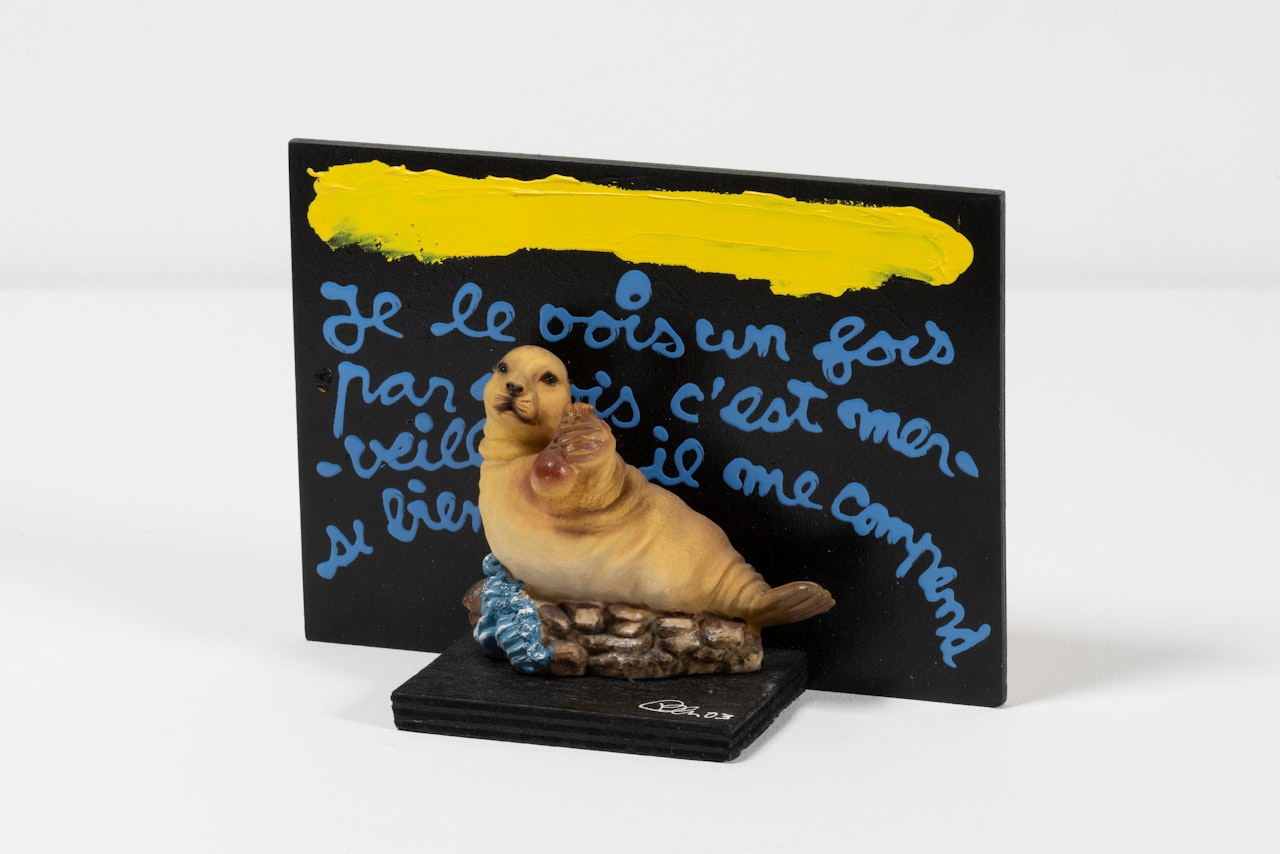 Je le vois une fois par mois... by Ben Vautier