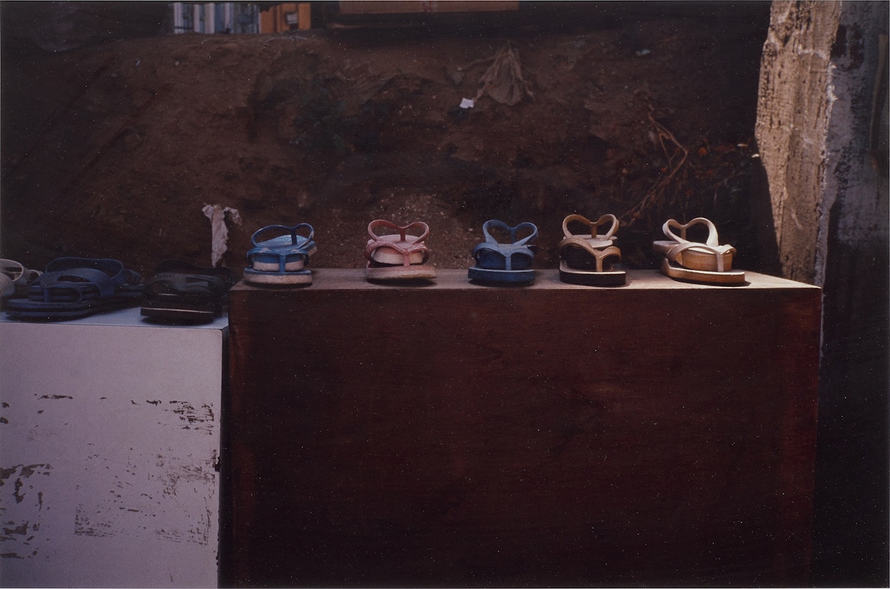 Chanclas En Venta by Gabriel Orozco