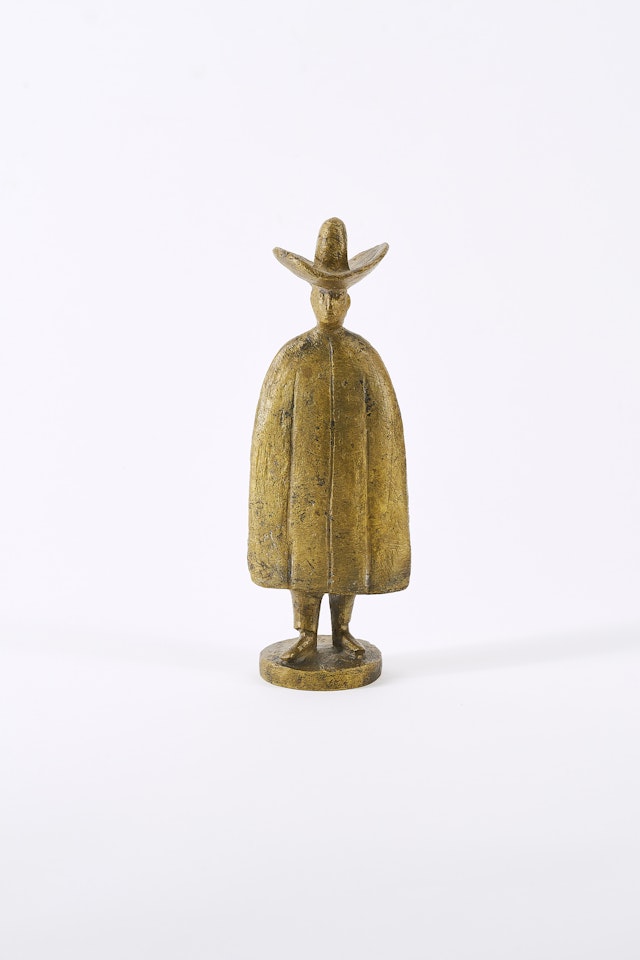 Indianer mit Hut und Poncho by Gerhard Marcks