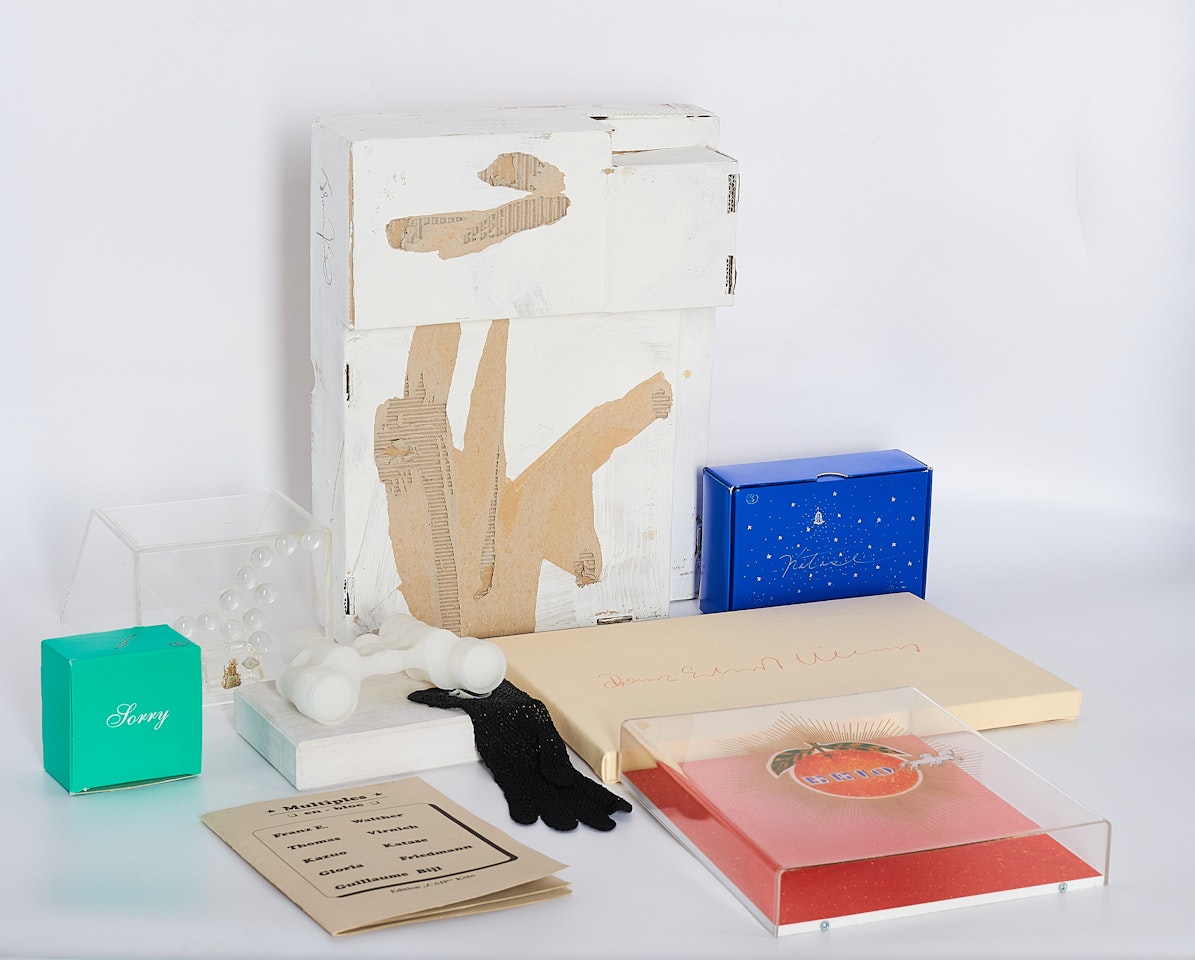 5 objects - 5 artists. Multiple box en bloc by Various Artists