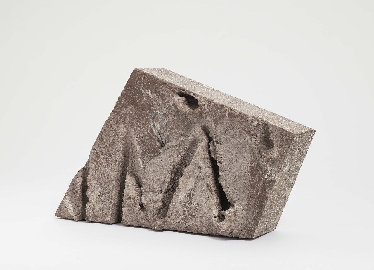 lives in DuesseldorfBetoni by Imi Knoebel