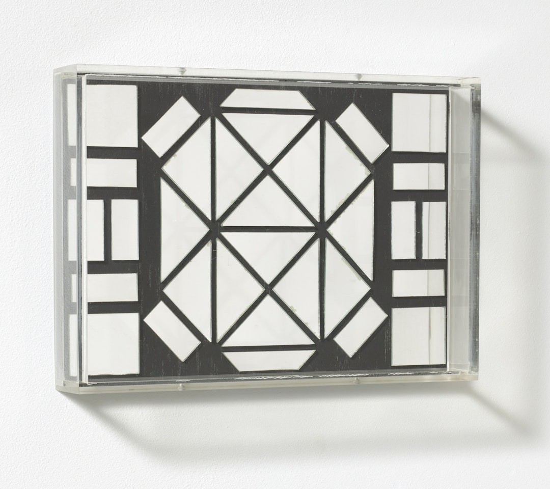 Spiegelobjekt. by Adolf Luther