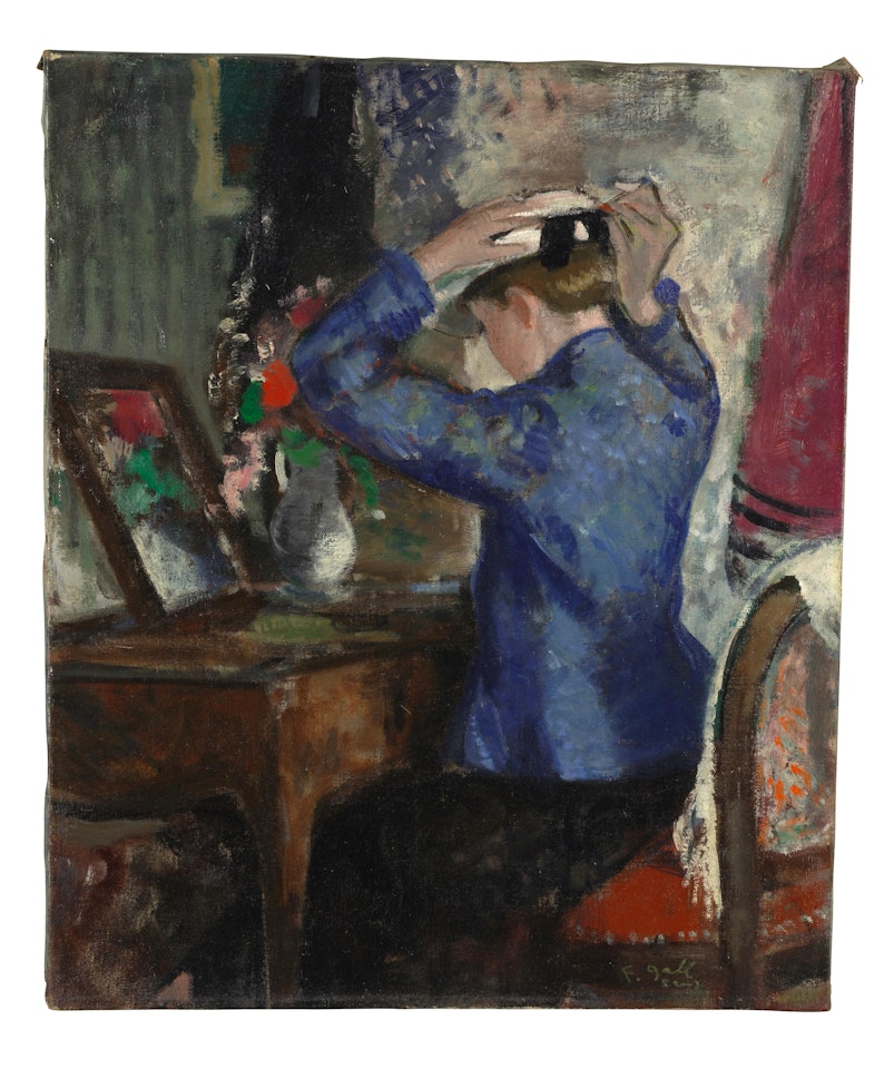 Eugénie fixe son chapeau devant le miroir de la coiffeuse by François Gall