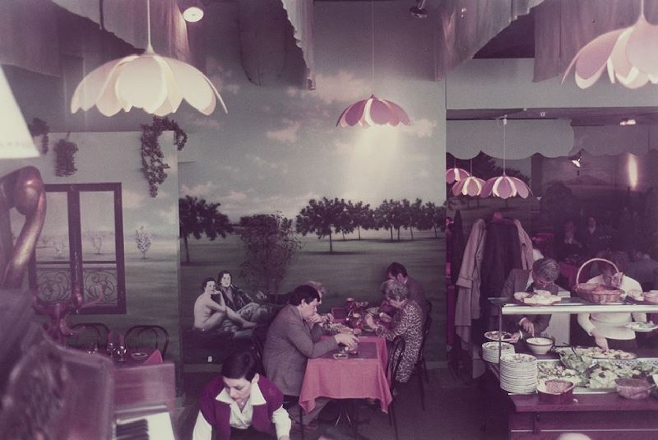 Parigi, from the series "Kodachrome" by Luigi Ghirri