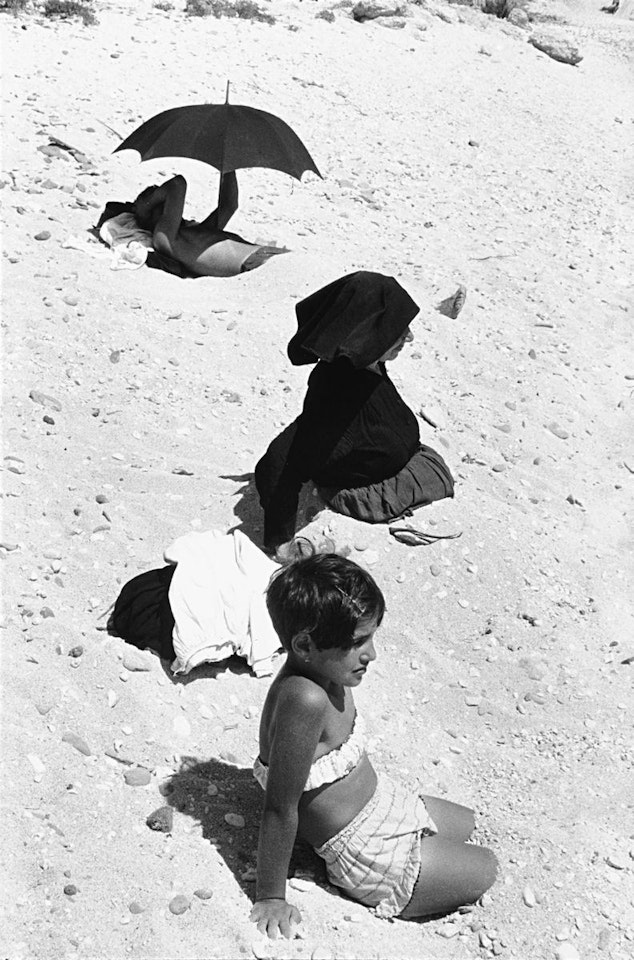 Sardaigne, Dorgali, La plage de Calagonone by Henri Cartier-Bresson