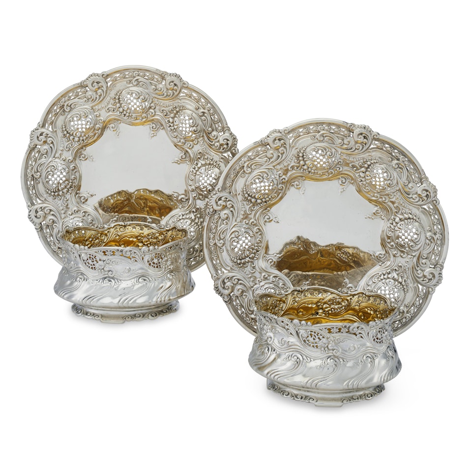 THE CHICAGO WORLD’S COLUMBIAN EXPOSITION: A PAIR OF AMERICAN SILVER BOWLS AND STANDS by Tiffany & Co.